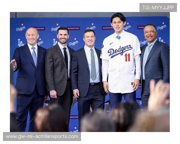 道奇终结四十年冠军荒朗希生日首晒三本柱合影展冠军核心气势