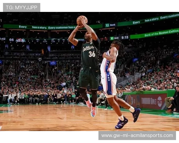 怀特攻防一体!绿军“隐形支柱”撑起后场天花板 怀特攻防一体!绿军“隐形支柱”撑起后场天花板